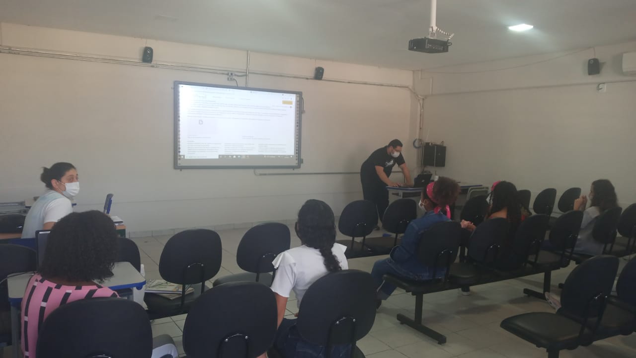 Rose Mediadora e Rafael na formação sobre os Itinerários Formativos e CMSP